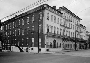 1958 photograph of the Bank of Alexandria. Image from the Library of Congress.
